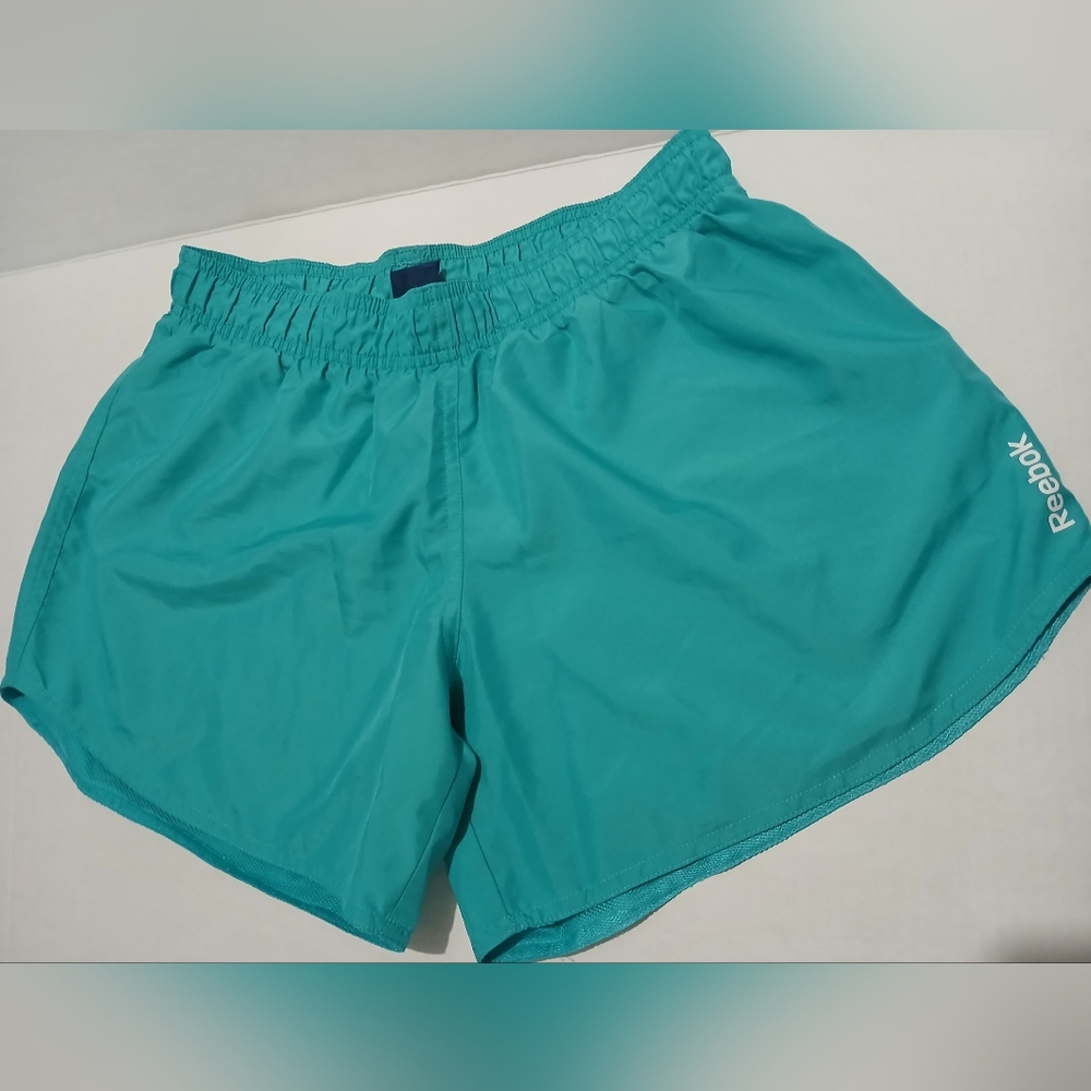 Reebok Woman Training Short Size Small  Green Active Wear Outdoors